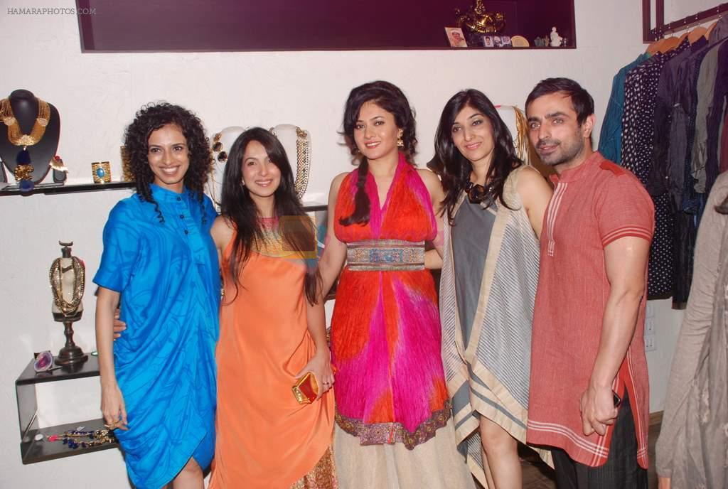 Sonal Sehgal, Shraddha Nigam, Mayank Anand at Shraddha and Mayank showcase in Atosa, Mumbai on 24th Sept 2012