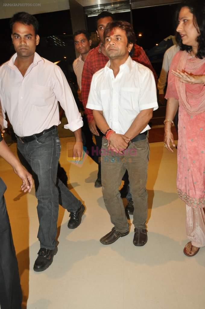 Rajpal Yadav visits Ganesha in Oberoi Mall, Mumbai on 27th Sept 2012