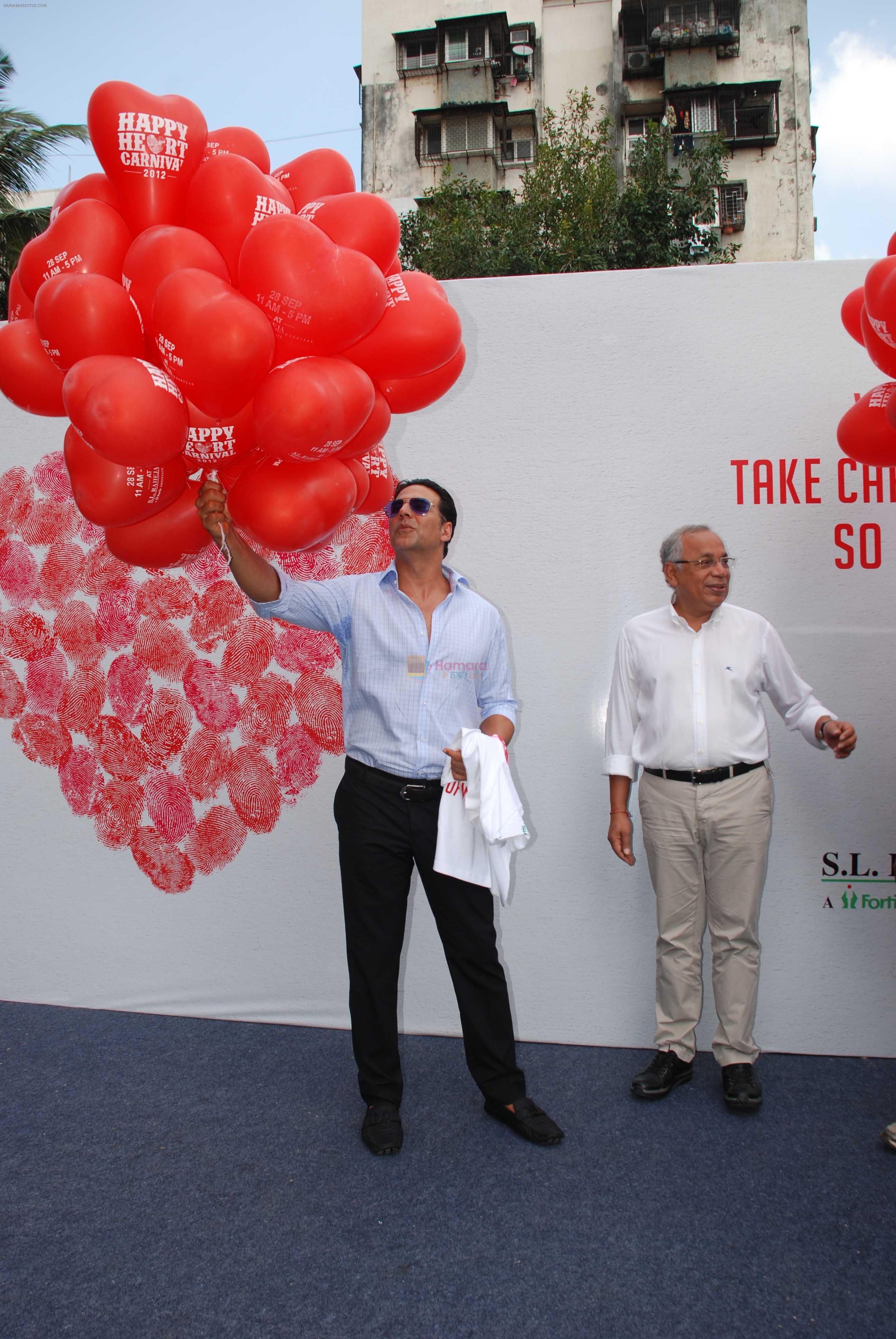 Akshay Kumar at Happy Heart Carnival in S L Raheja Hospital on World Heart Day on 28th Sept 2012