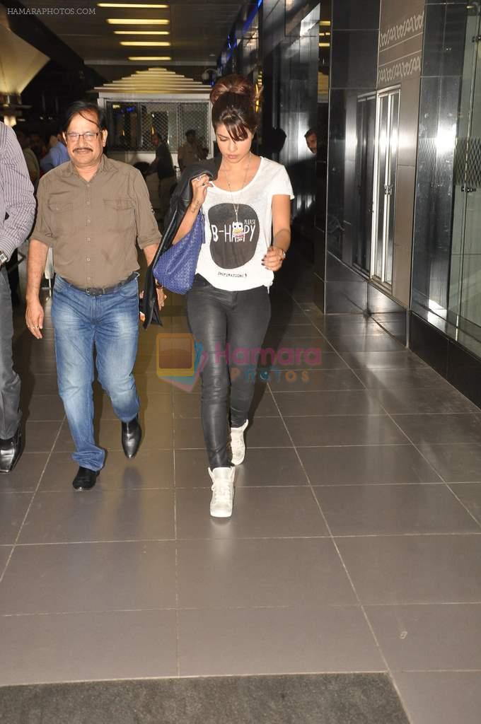 Priyanka Chopra returns from LA in Mumbai Airport on 27th Sept 2012