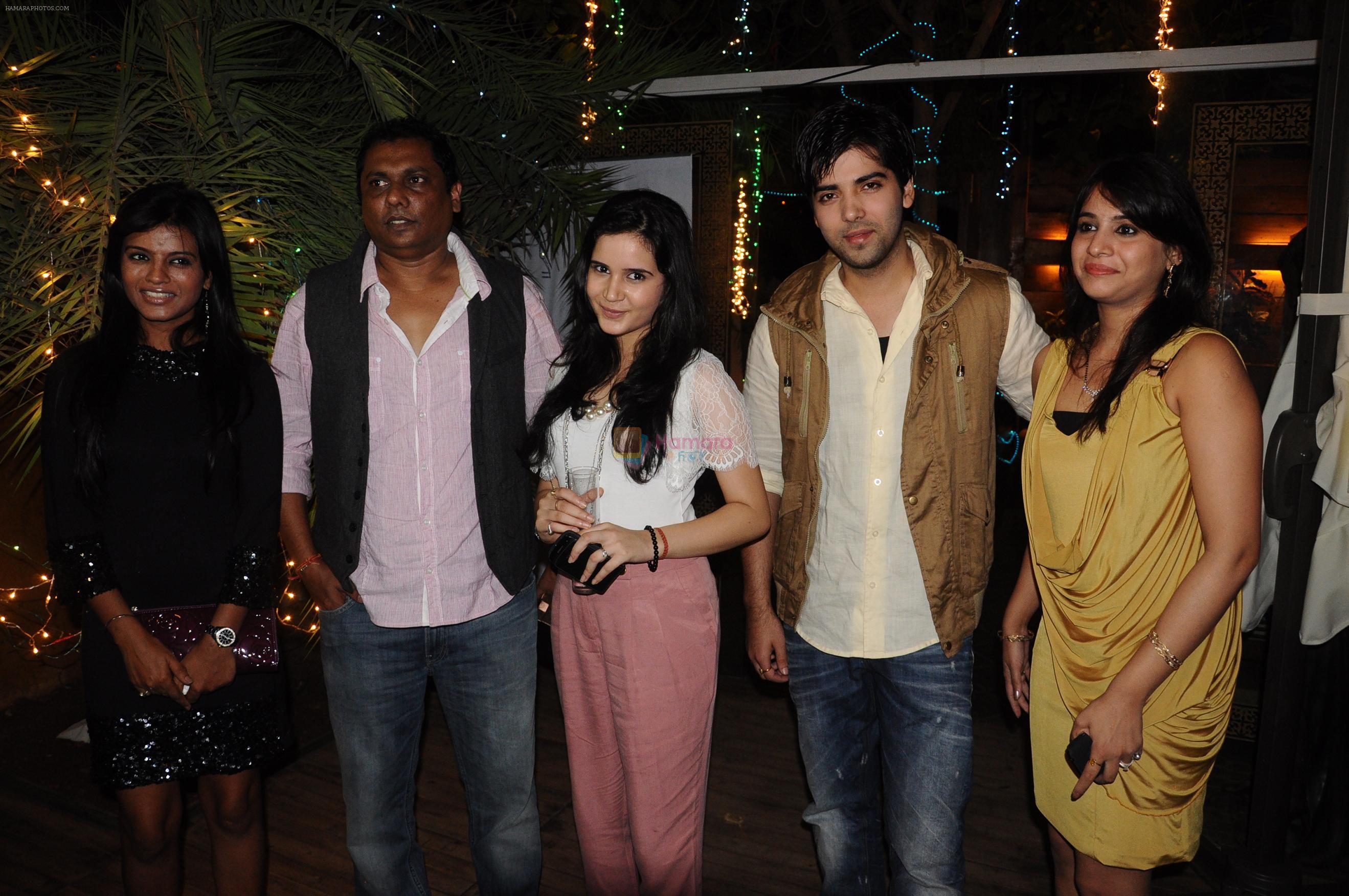 mitali nag-Raakesh paswan,Shivshakti-sachdev,Kinshuk mahajan with wife Divya at the completion of 100 episodes in Afsar Bitiya on Zee TV by Raakesh Paswan in Sky Lounge, Juhu, Mumbai on 28th Sept 2012