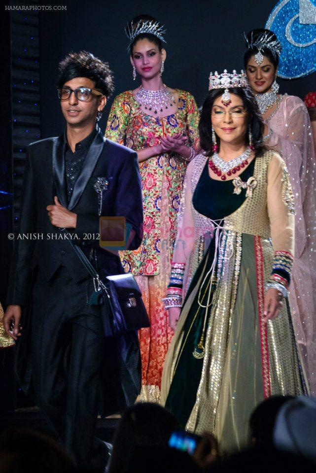 Zeenat Aman walk the ramp for the Ace Designer Rehan Shah for Timeless Paragon- Classic Diamond Jewellery on 28th Sept 2012