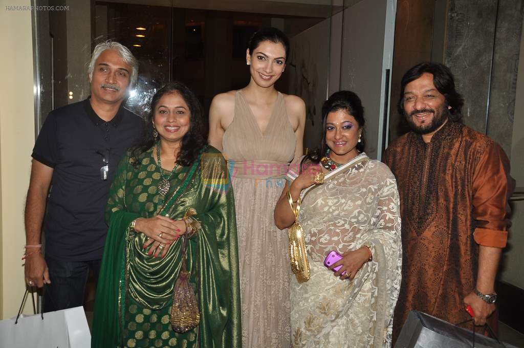 Roop Kumar Rathod, Sonali Rathod, Yukta Mookhey at Anu and Sashi Ranjan's wedding anniversary in J W Marriott on 4th Oct 2012