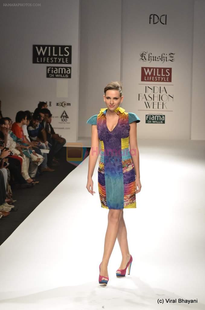 Model walk the ramp for Khushi Z Show at Wills Lifestyle India Fashion Week 2012 day 2 on 7th Oct 2012