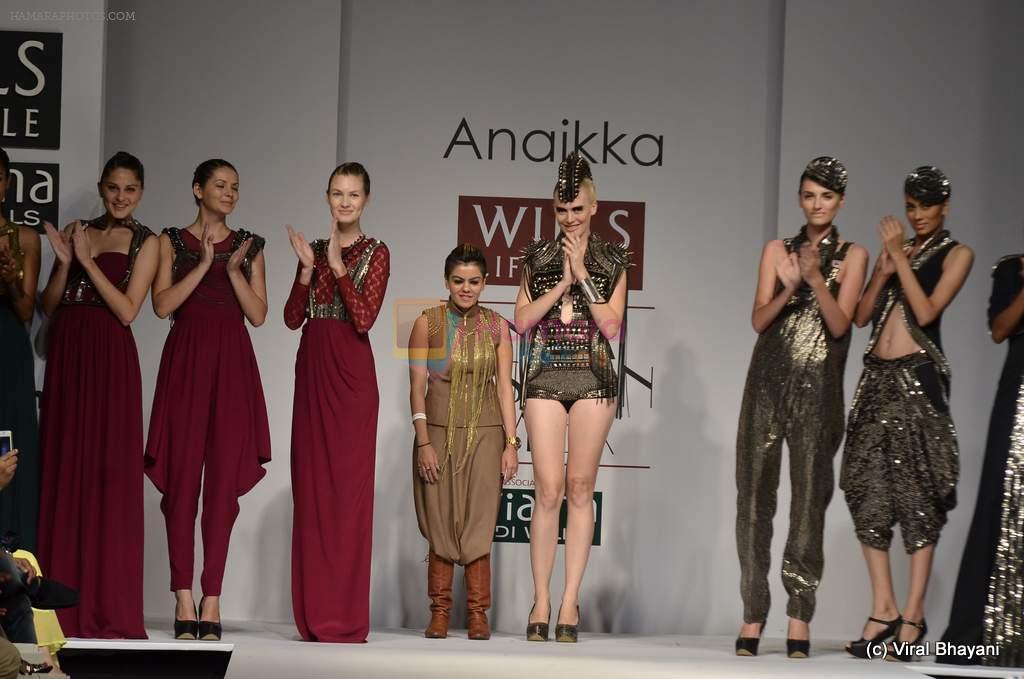 Model walk the ramp for Anaikka Show at Wills Lifestyle India Fashion Week 2012 day 2 on 7th Oct 2012