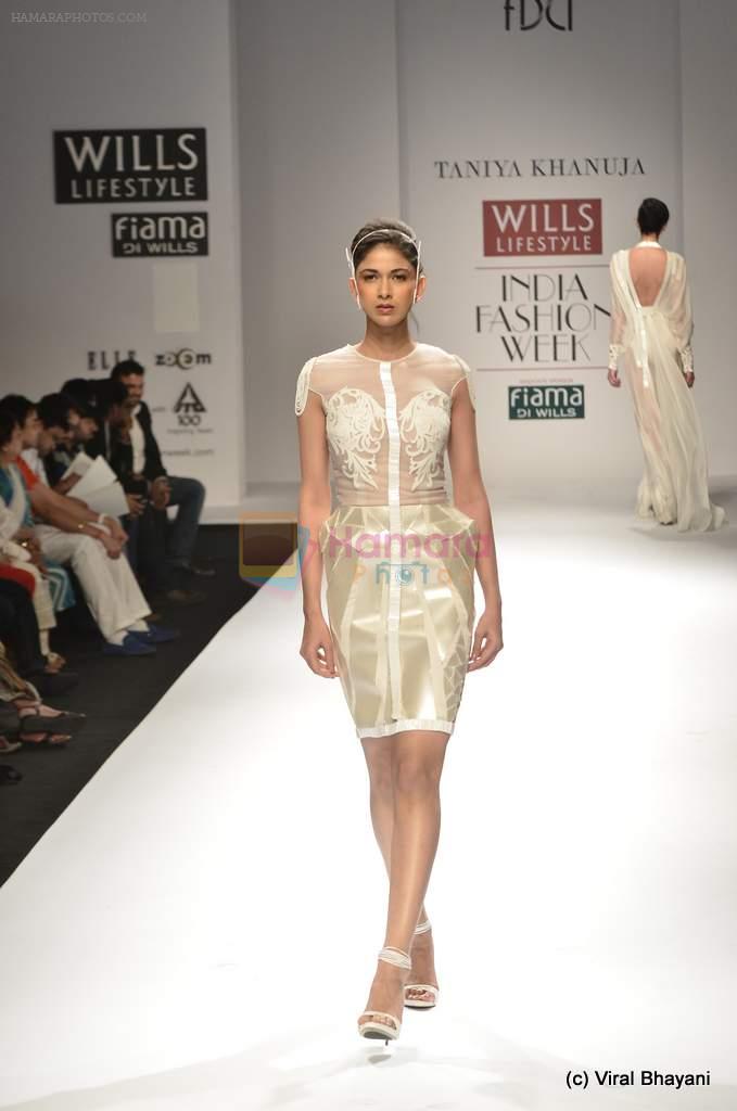 Model walk the ramp for Taniya Khanuja Show at Wills Lifestyle India Fashion Week 2012 day 2 on 7th Oct 2012