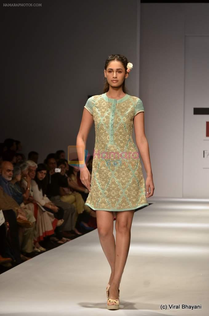 Model walk the ramp for Manish Gupta Show at Wills Lifestyle India Fashion Week 2012 day 3 on 8th Oct 2012