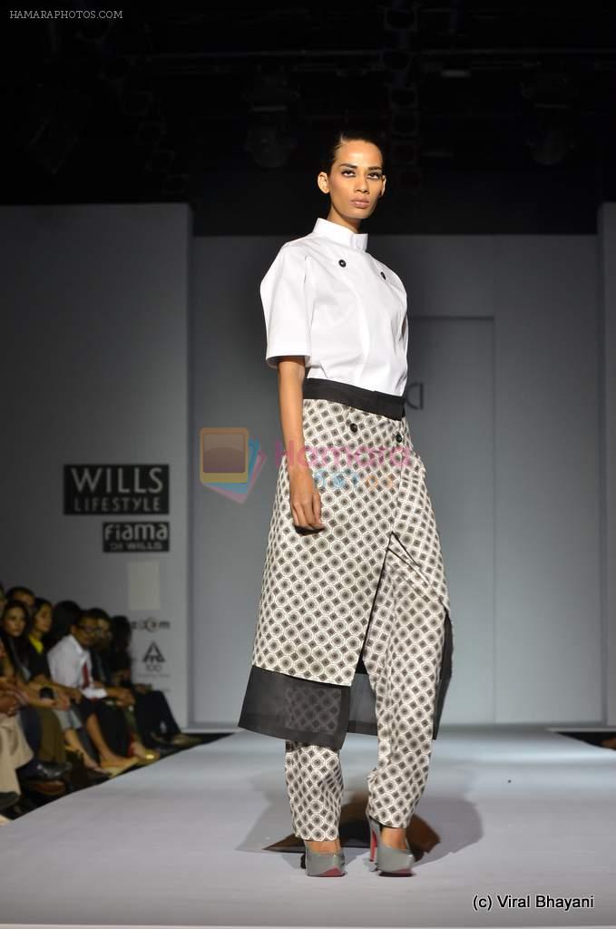 Model walk the ramp for Rishta by Arjun Show at Wills Lifestyle India Fashion Week 2012 day 3 on 8th Oct 2012