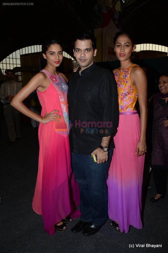 Nachiket Barve at Wills Lifestyle India Fashion Week 2012 day 3 on 8th Oct 2012,1