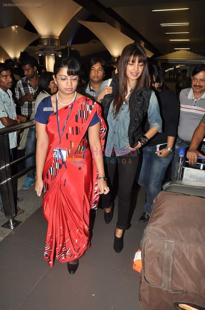Priyanka Chopra snapped at the airport in Mumbai on 7th Oct 2012