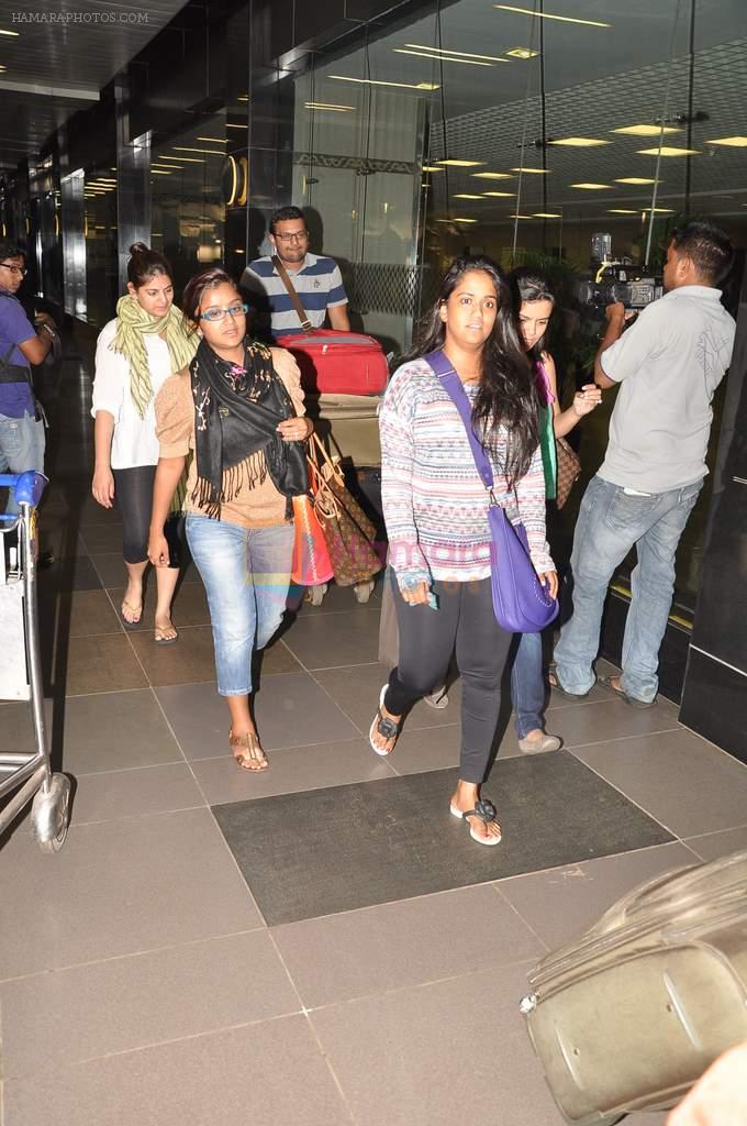 Arpita Khan snapped at the airport in Mumbai on 7th Oct 2012