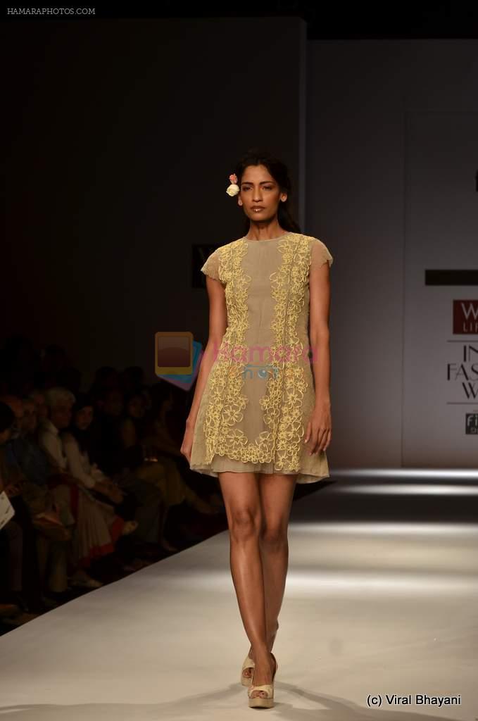 Model walk the ramp for Manish Gupta Show at Wills Lifestyle India Fashion Week 2012 day 3 on 8th Oct 2012