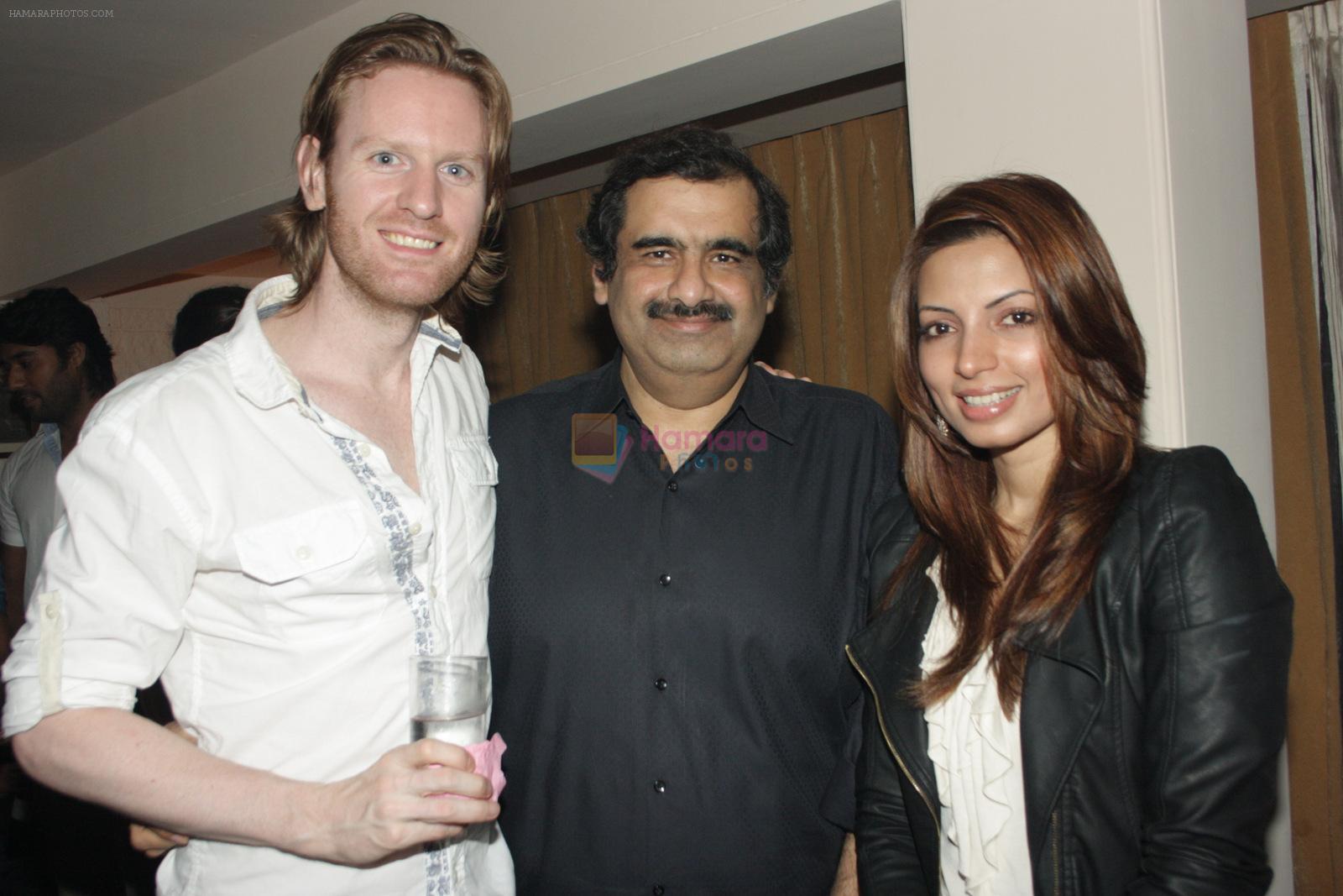 Shama Sikander, Alexx O Neil at Model Liza Malik's birthday get-together in Mumbai on 8th Oct 2012