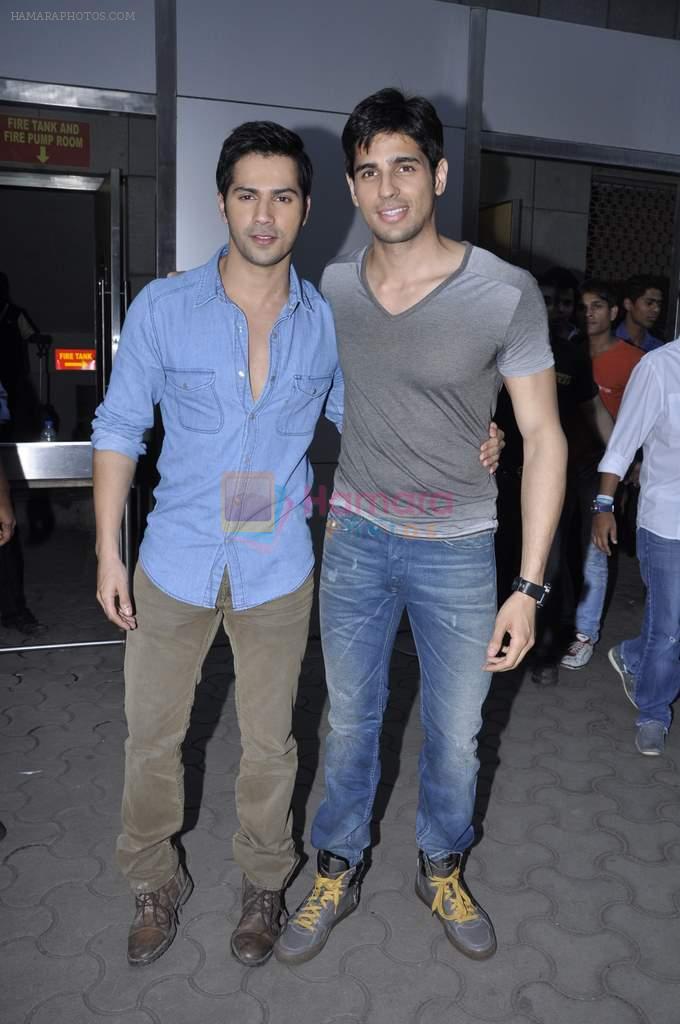 Varun Dhavan and Siddharth Malhotra unveil the merchandise of their film Student of the year in Infinity Mall on 9th Oct 2012