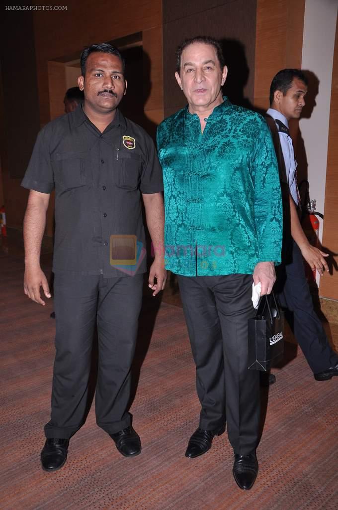 Dalip Tahil snapped at the airport in Mumbai on 8th Oct 2012