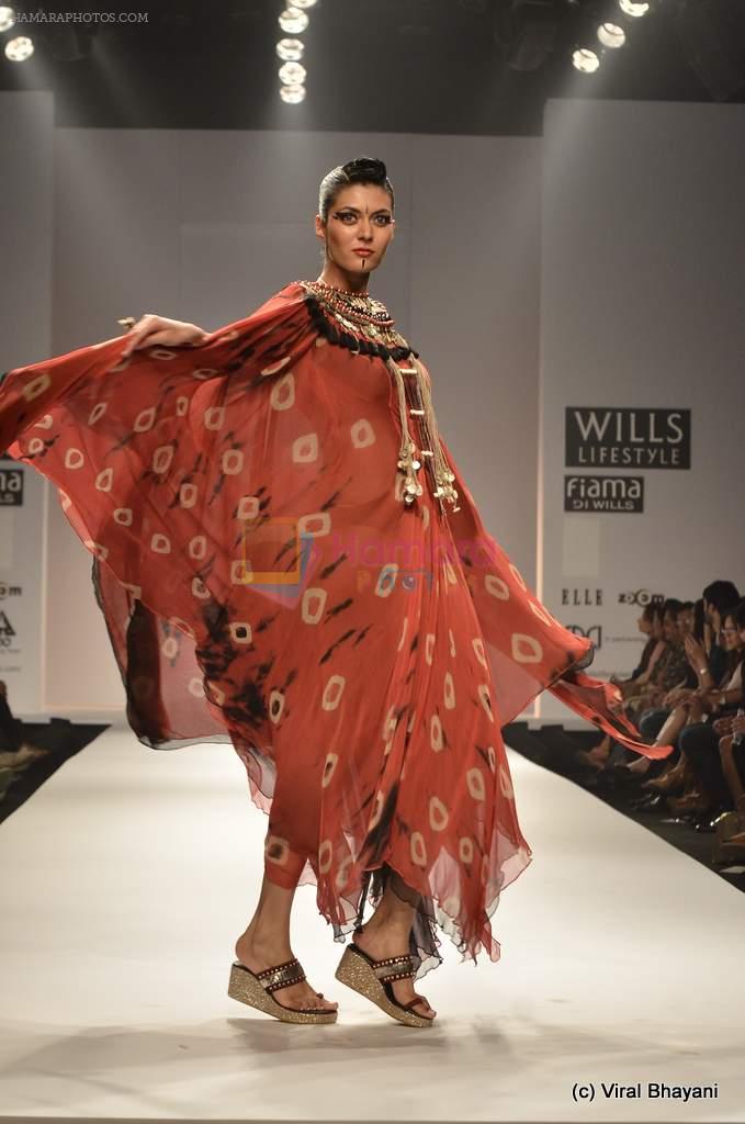 Model walk the ramp for Malini Ramani Show at Wills Lifestyle India Fashion Week 2012 day 4 on 9th Oct 2012