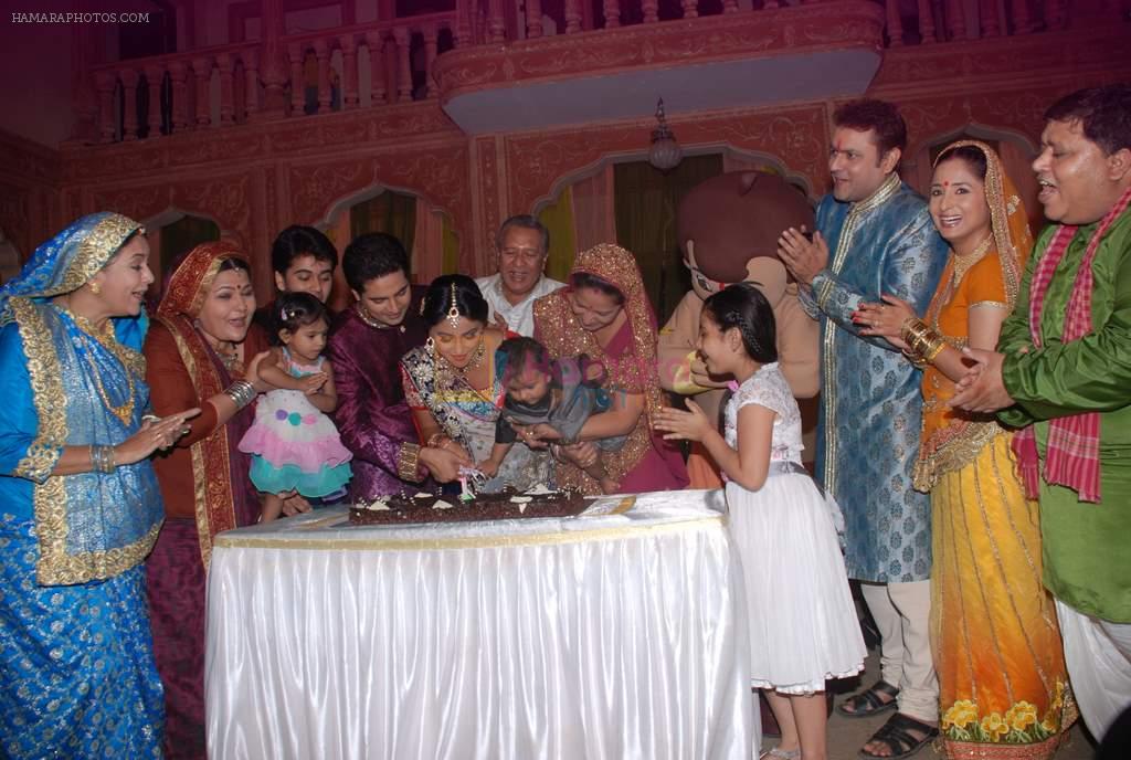 Hina Khan, Karan Mehra on the sets of Yeh Rishta Kya Kehlata Hai with Chota Bheem in Filmcity on 11th Oct 2012