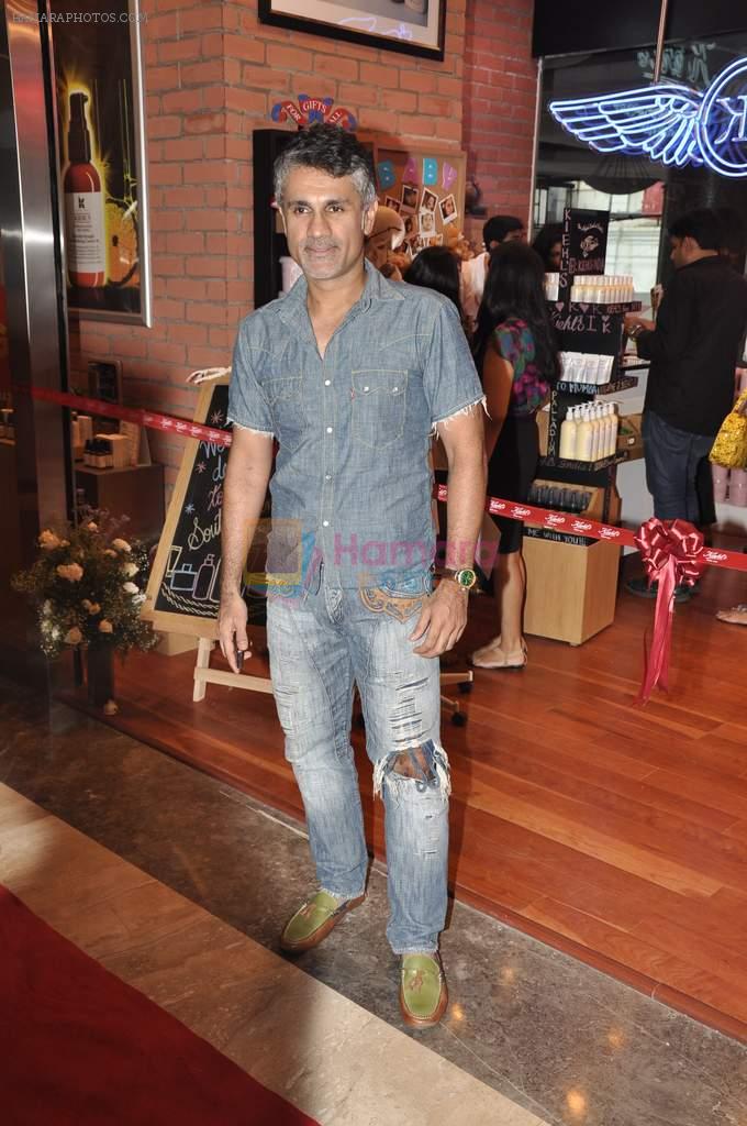 Arjun Khanna at the Inauguration of KIEHL's outlet in South Mumbai on 14th Oct 2012