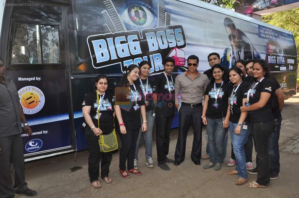 Salman Khan takes media on the Bigg Boss tour ride in Lonavla, Mumbai on 12th Oct 2012
