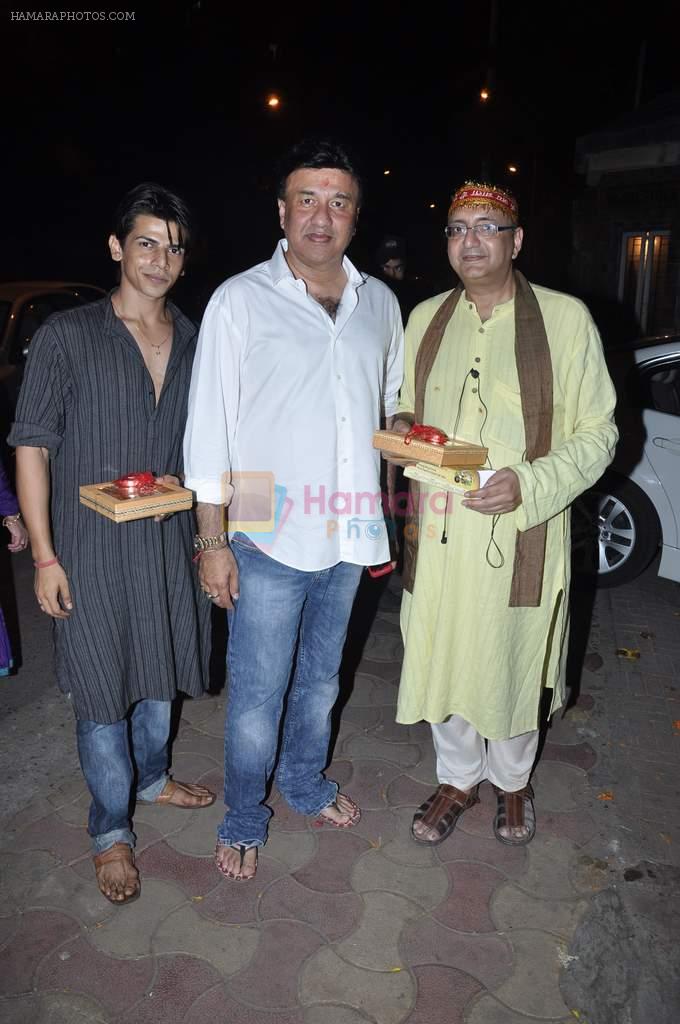 Anu Malik, Vivek Vaswani at Sanjay Gupta's Mata Ki Chowki in Andheri, Mumbai on 16th Oct 2012