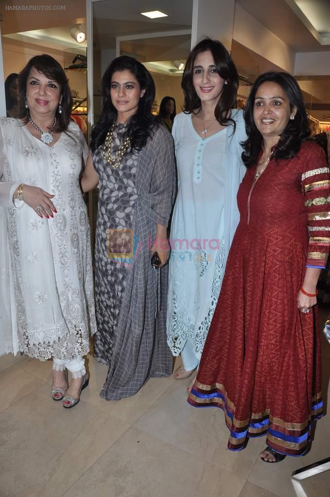 Kajol, Zarine Khan, Farah Ali Khan at designer preview at Zarine Khan's Fizaa in Juhu, Mumbai on 17th Oct 2012