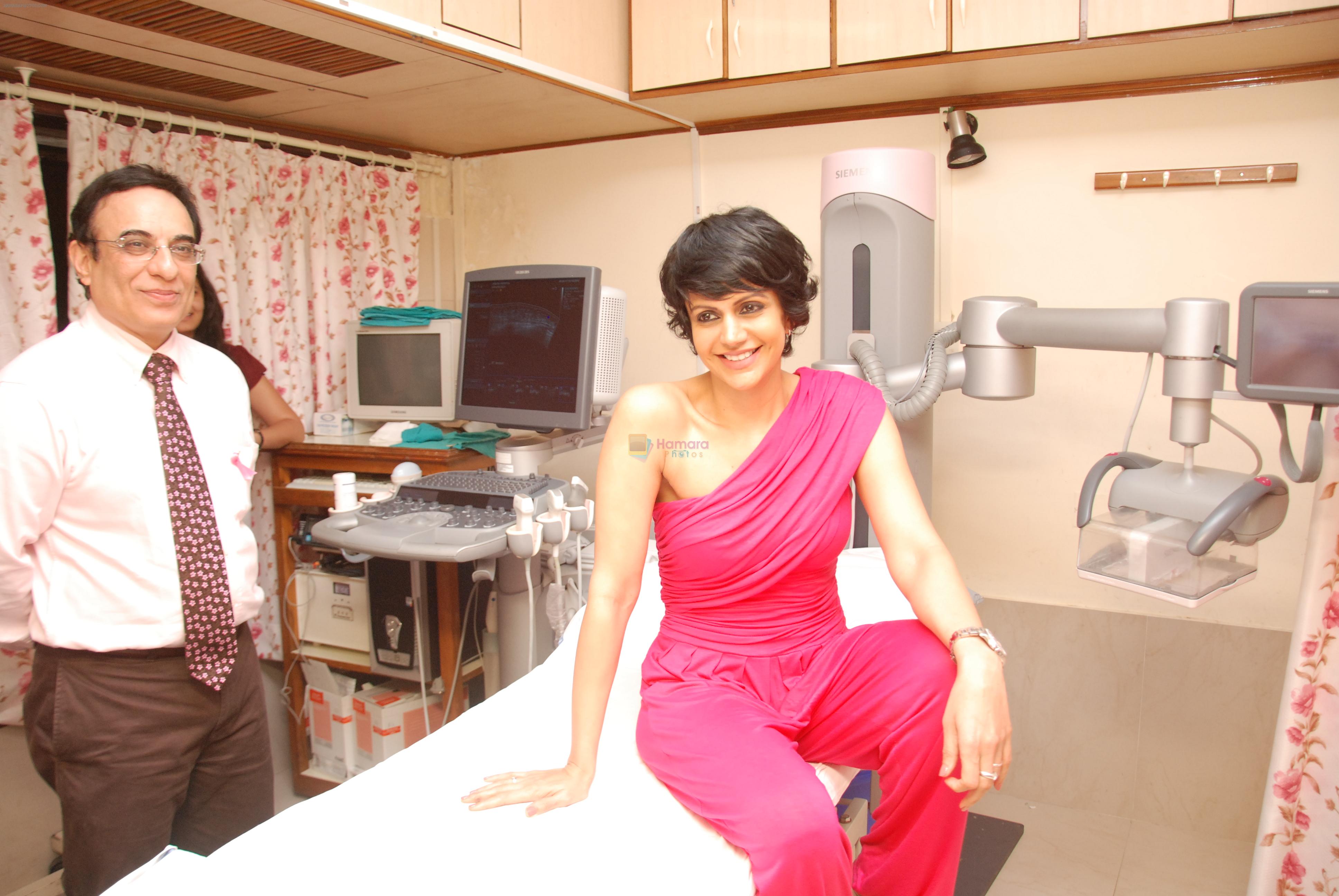 Mandira Bedi at Jaslok Hospital to go Pink on 15th Oct 2012