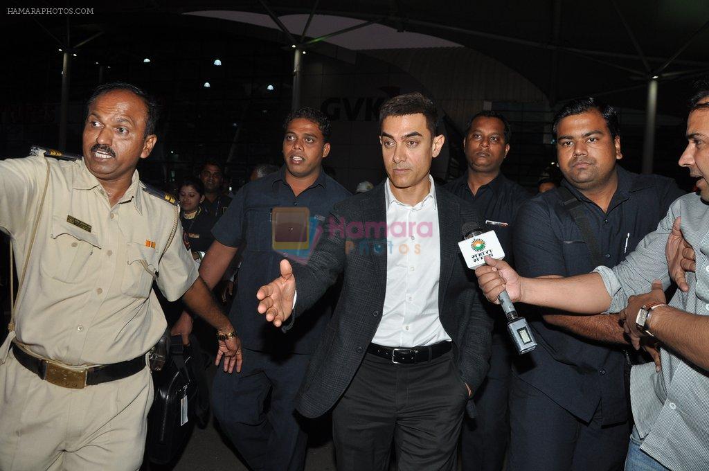 Aamir khan returns back from chicago dhoom 3 schedule in Mumbai on 18th Oct 2012
