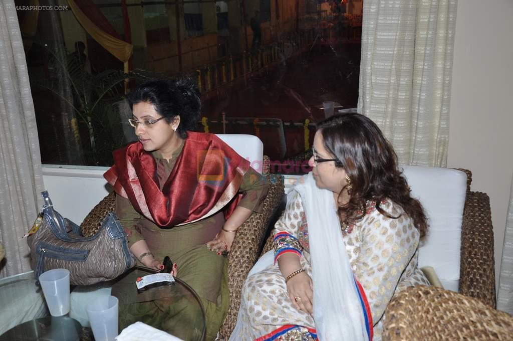 Dona Ganguly at DN Nagar durga pooja in Andheri, Mumbai on 20th Oct 2012