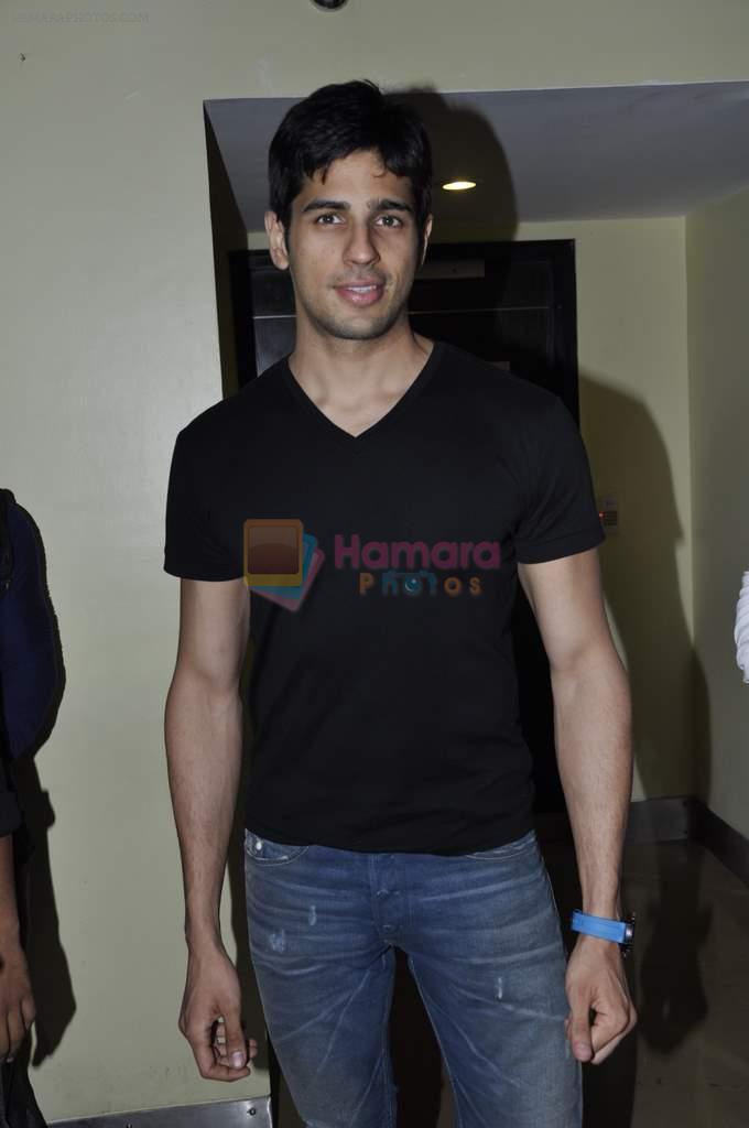 Siddharth Malhotra at Student of the year promotions in PVR and Cinemax, Mumbai on 20th Oct 2012