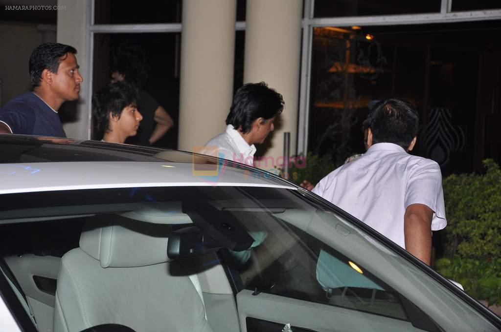 Shahrukh Khan came to Bid farewell to Yash Chopra in Lilavati Hospital on 21st Oct 2012