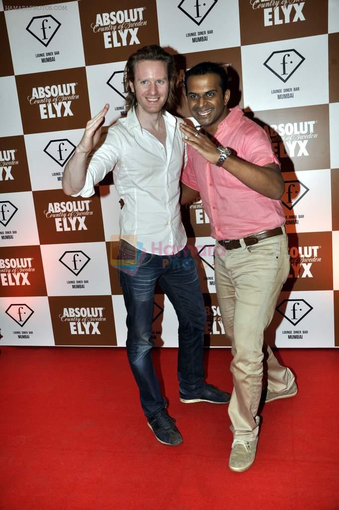 Alexx O Neil, Siddharth Kannan at Sun Dance Party by Absolut Elyx in Mumbai on 21st Oct 2012