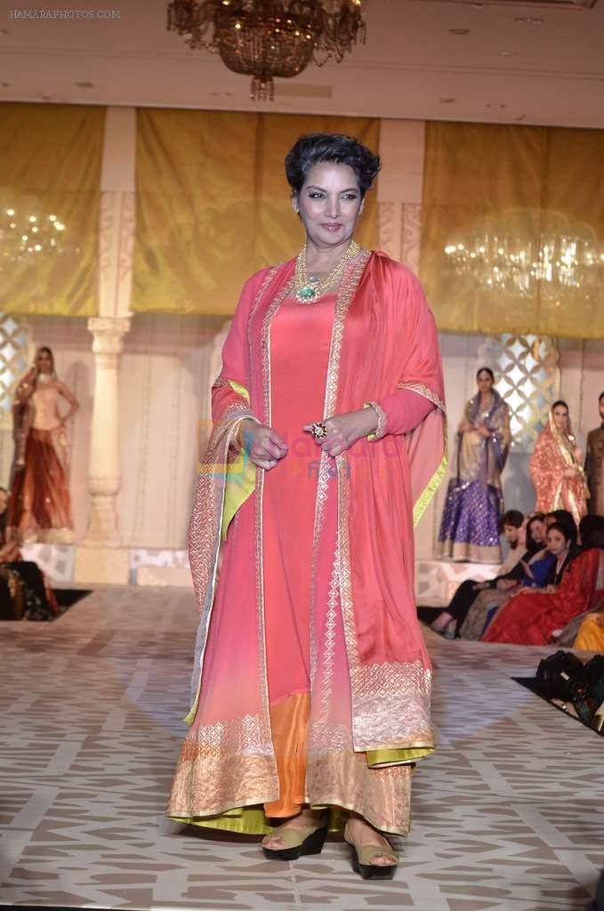 Shabana Azmi at Sahchari foundation show by designer Meera and Musaffar Ali on 22nd Oct 2012