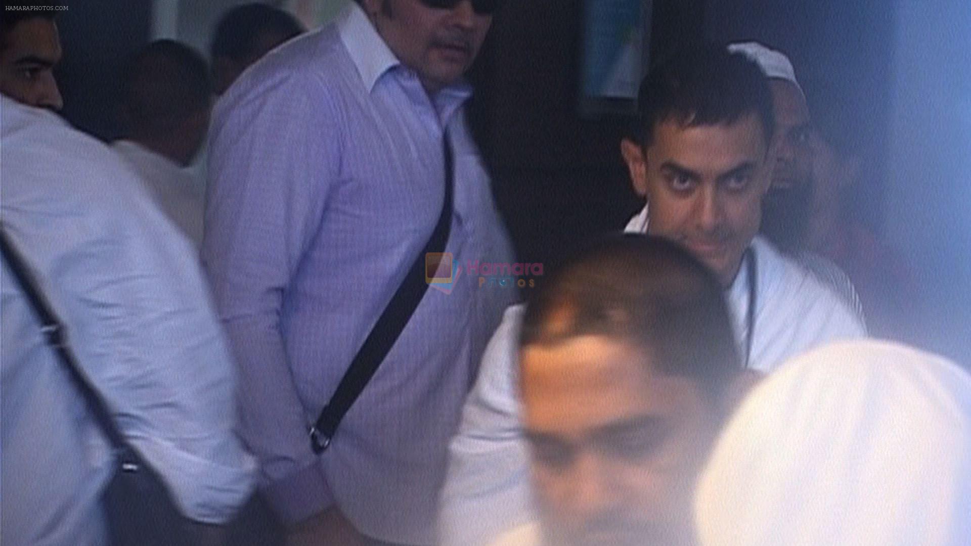 Aamir khan departs for hajj yatra in Mumbai on 22nd Oct 2012