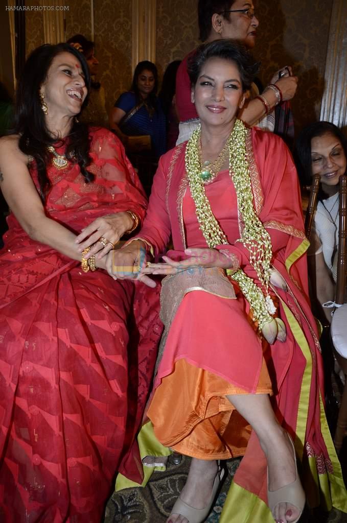 Shobha De, Shabana Azmi at Sahchari foundation show by designer Meera and Musaffar Ali on 22nd Oct 2012