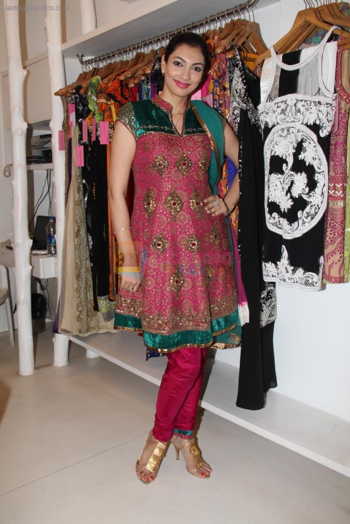 YUKTA MOOKHEY at the Launch of Azeem Khan's festive accessory collection in Mumbai on 23rd Oct 2012