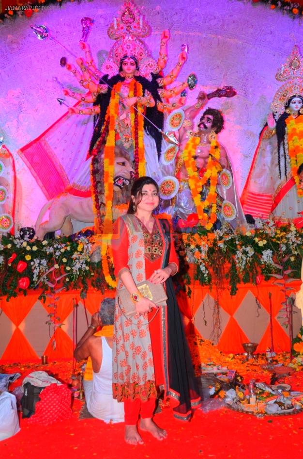 Alka Yagnik at North Bombay Sarbojanin Durga Puja on 23rd Oct 2012