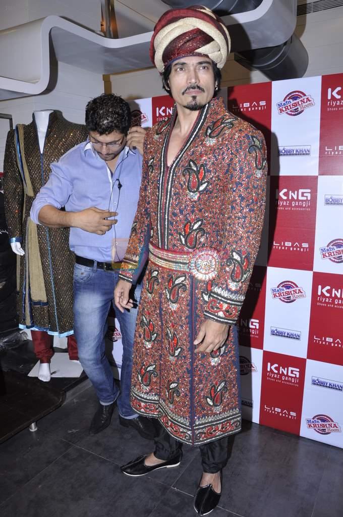 Shawar Ali, Riyaz Gangji at the launch of Riyaz Gangji's Maharaja collection in Juhu, Mumbai on 23rd Oct 2012