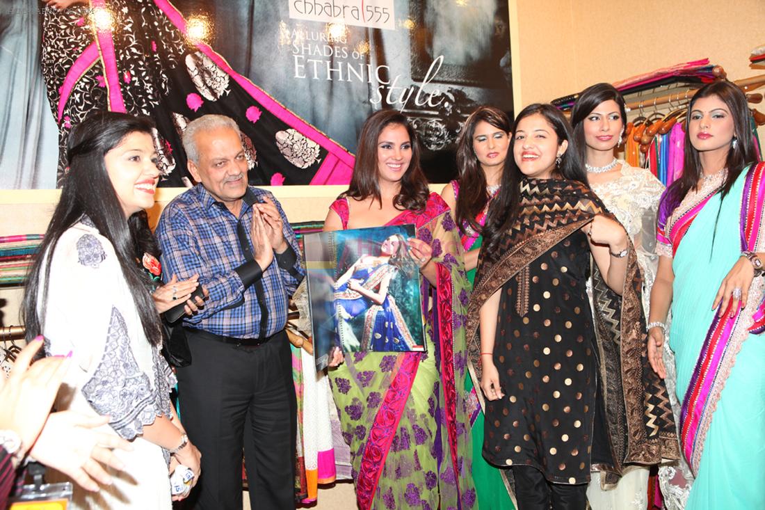 Heena Chhabra, Jagdeep Chhabra, Lara Dutta, Asheeta Chhabra unveiling catologue of designer label Lara Dutta-Chhabra 555