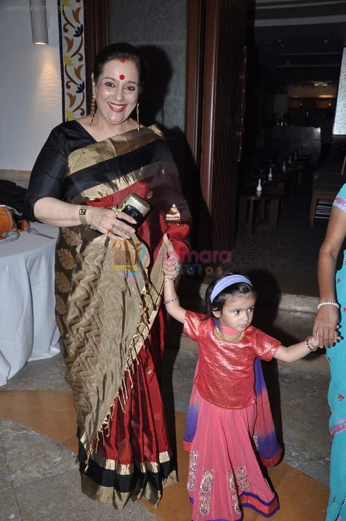 Poonam Sinha at Pahlaj Nahlani's sons wedding reception in Mumbai on 26th Oct 2012