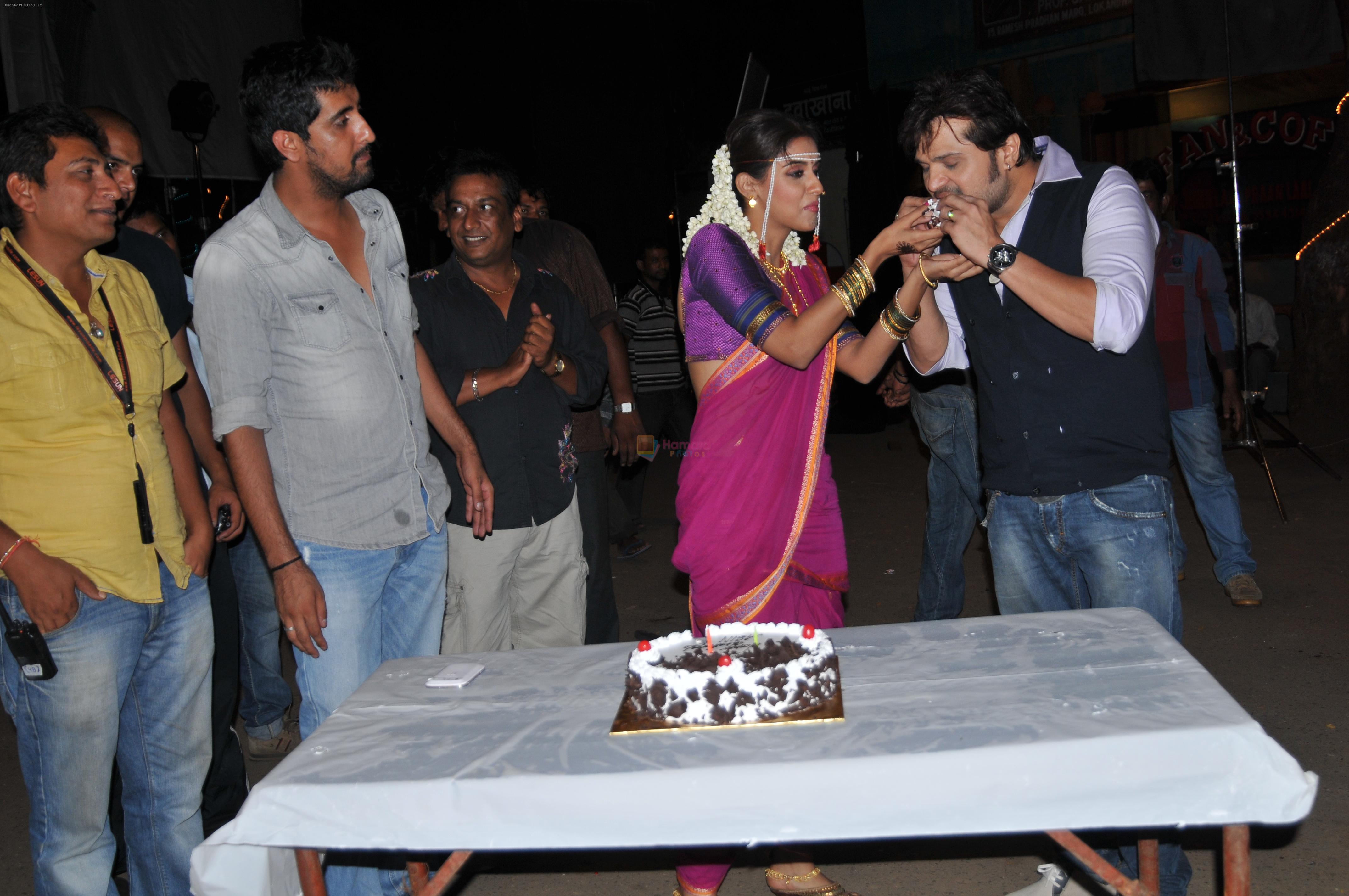 Asin Thottumkal brings in her birthday on the sets of Khiladi 786