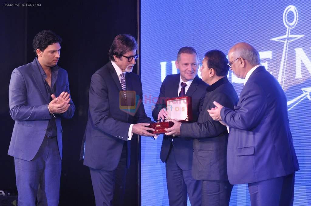 Amitabh Bachchan, Yuvraj Singh, Sunil Gavaskar  at Sunil Gavaskar honour by Ulysse Nardin in Mumbai on 3rd Nov 2012