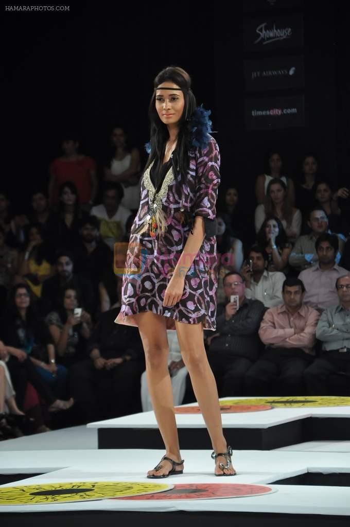 Model walk the ramp for Asmita Marwah Show at Blender's Pride Fashion Tour Day 1 on 3rd Nov 2012