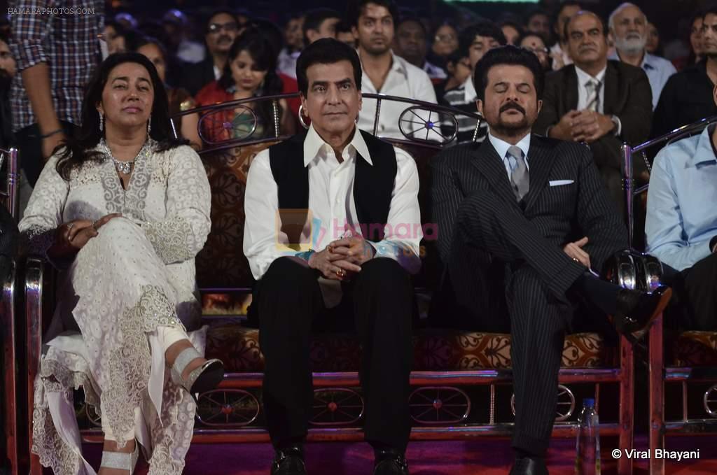 Anil Kapoor, Jeetendra at ITA Awards red carpet in Mumbai on 4th Nov 2012