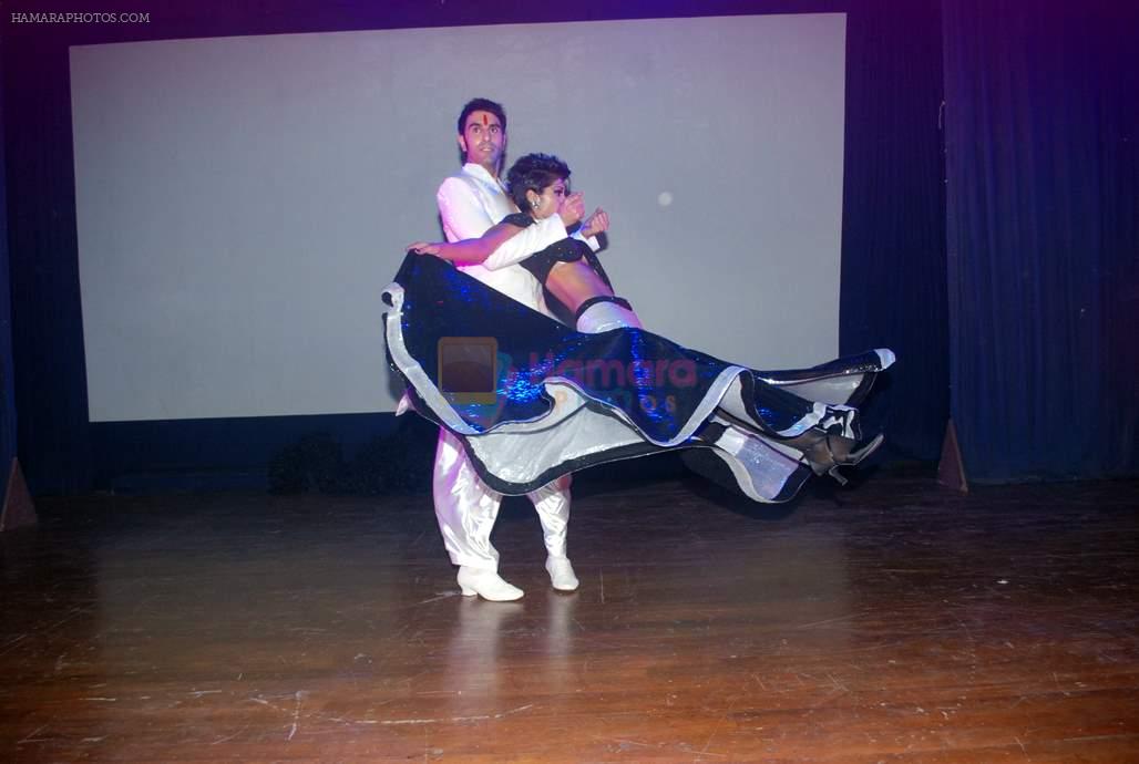 Sandip Soparkar, Jesse Randhawa at Ramayan inspired modern dance in Mumbai on 4th Nov 2012