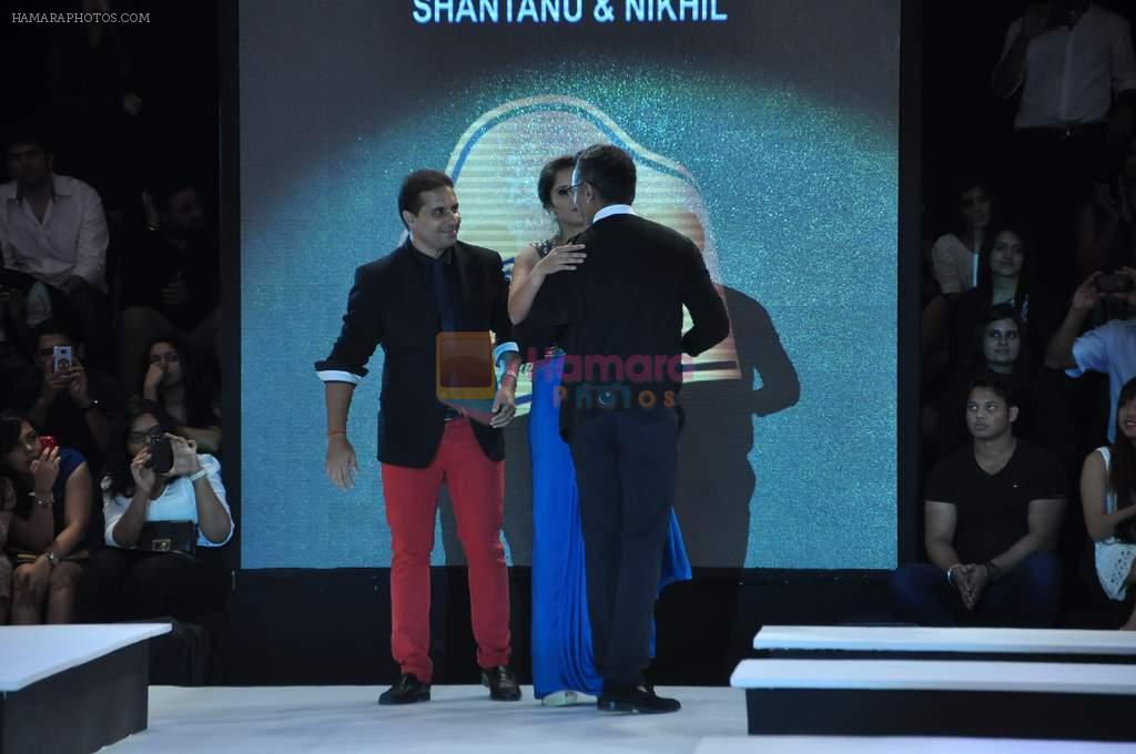 Sania Mirza walk the ramp for Shantanu & Nikhil Show at Blender's Pride Fashion Tour Day 2 on 4th Nov 2012