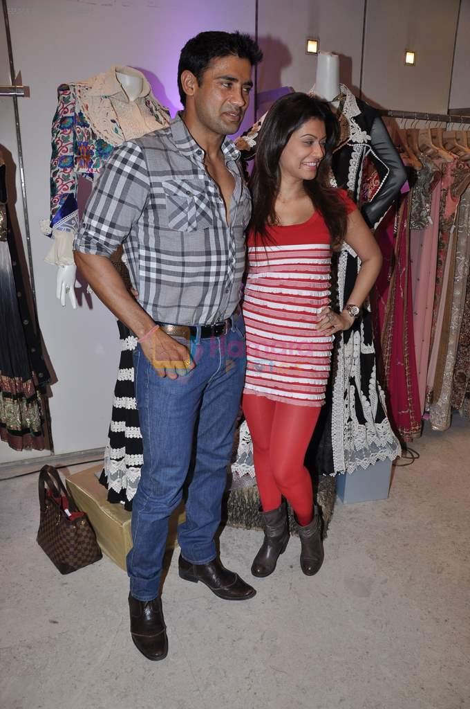 Payal Rohatgi, Sangram Singh at Kimaya showcases Ritu beri's collection in Juhu, Mumbai on 5th Nov 2012