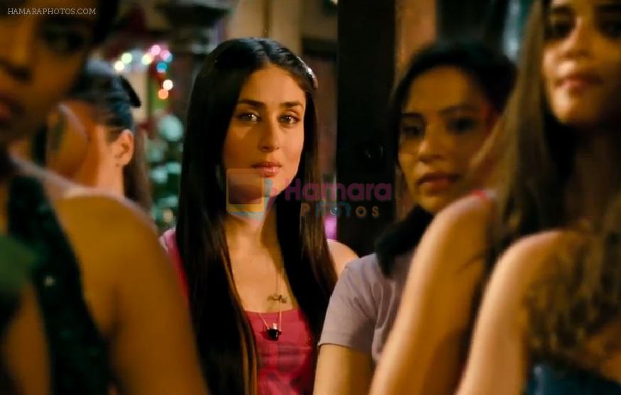 Kareena Kapoor in Talaash Movie Still