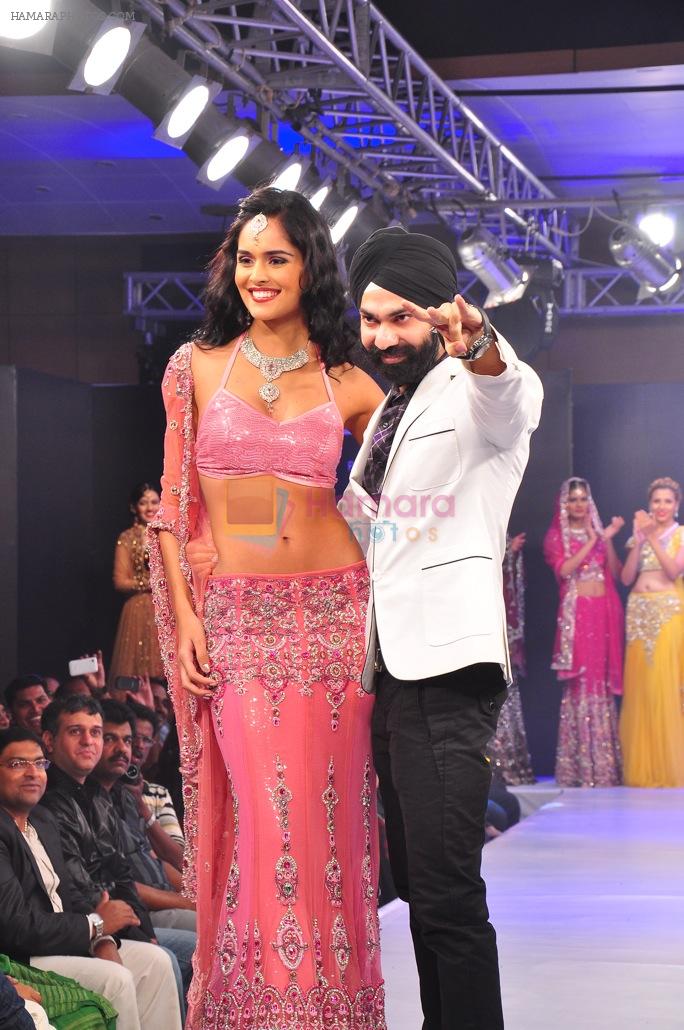 A D Singh with Nathalia Kaur at Kingfishers coimbaitore fashion week on 6th Nov 2012