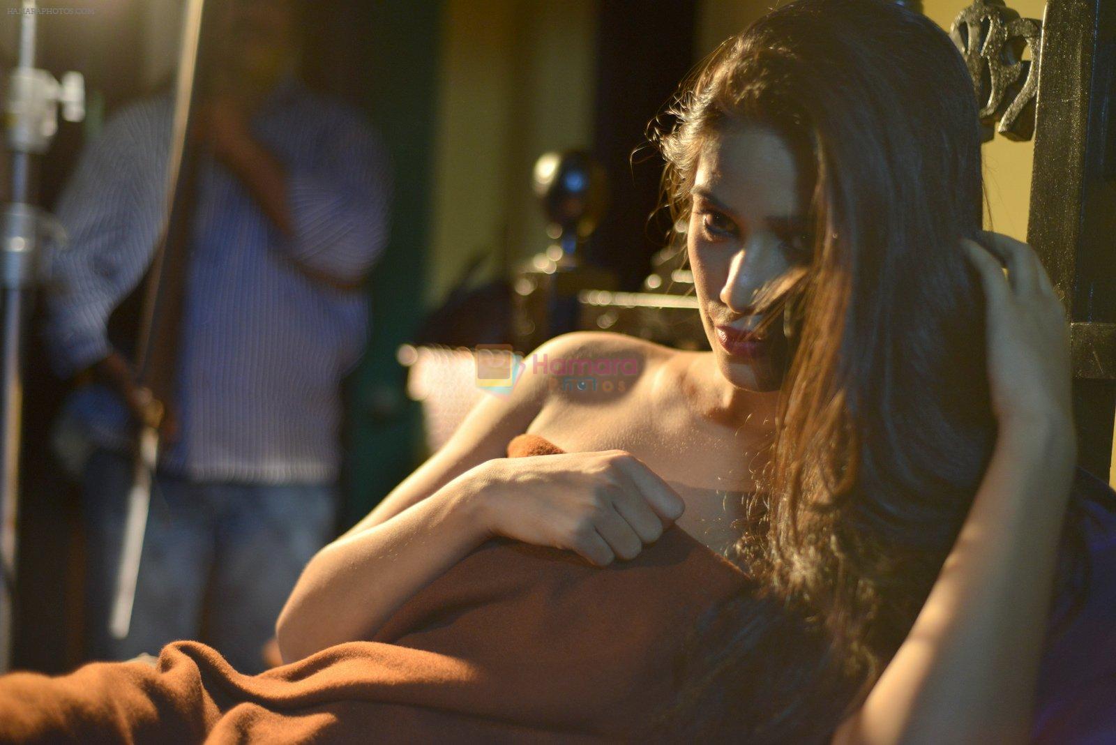 Poonam Pandey's mahurat shot of debut film NASHA in bed on 6th Nov 2012