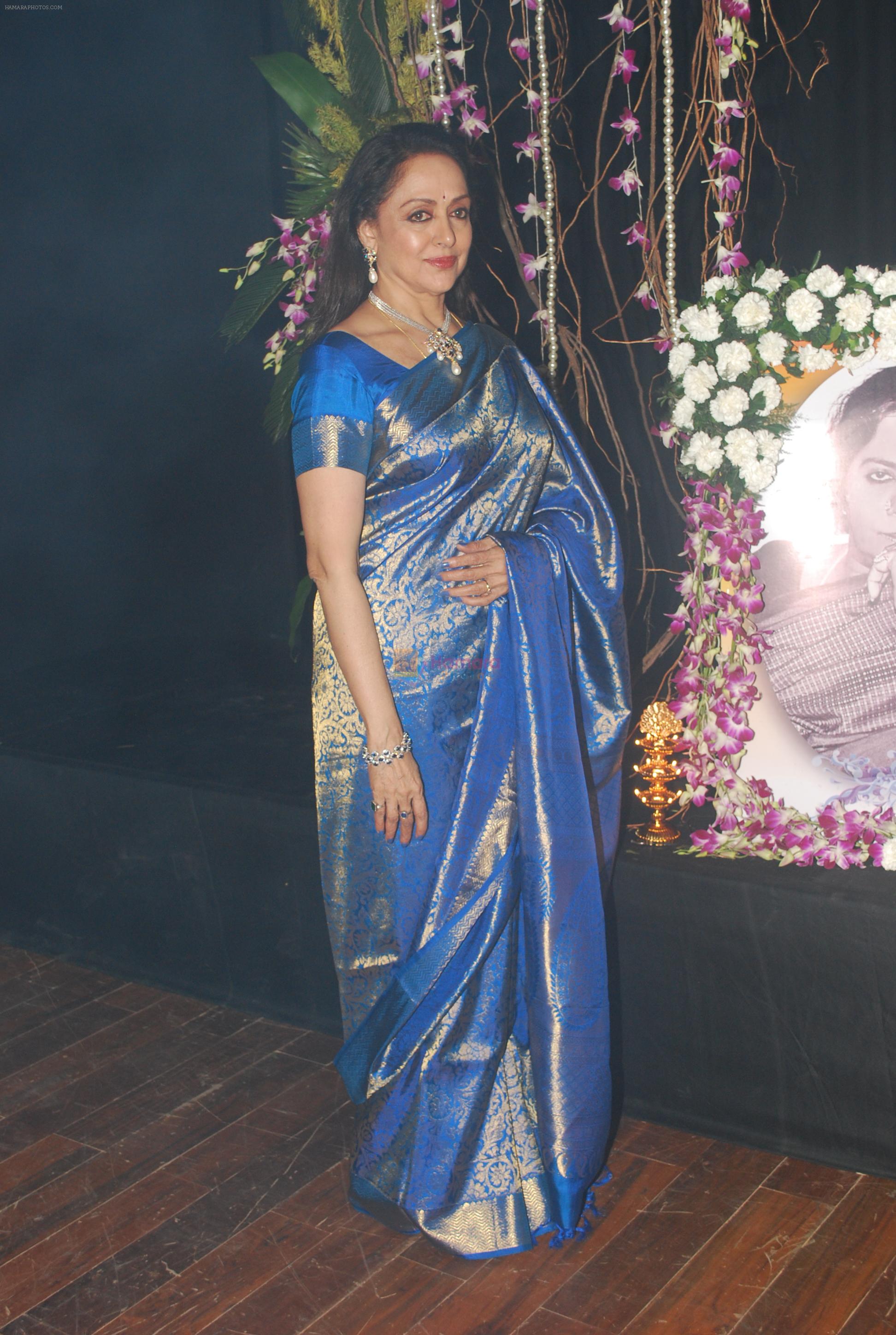 Hema malini snapped at nehru centre in Mumbai on 16th Nov 2012